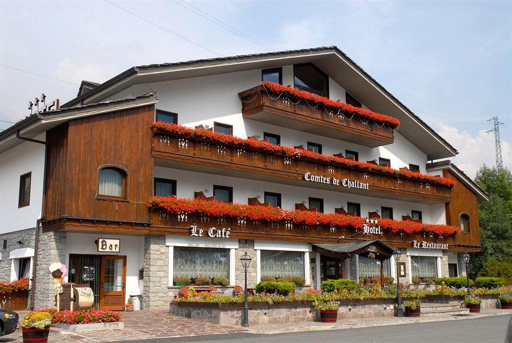 Hotel Comtes De Challant Albergo Etico Valle D'Aosta 菲尼斯 外观 照片